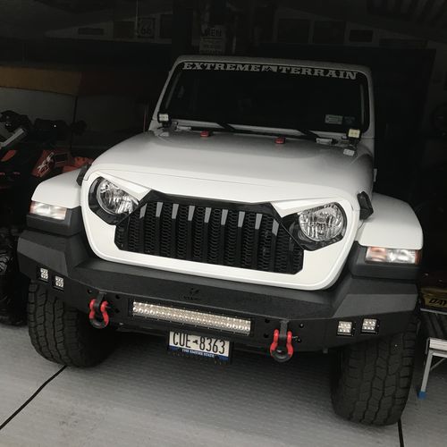 Customer photo review of Gladiator Vader Grille w/ Mesh - Black & White for 18-21 Jeep Wrangler JL & Gladiator JT
