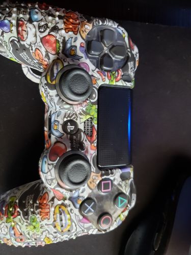 Customer photo review of Mental Graffiti - PS4 Controller Skin