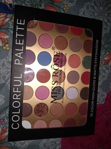 Customer photo review of Miss Rose 35 color eyeshadow palette N1