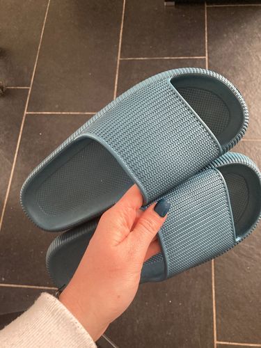 R L. review of Cloud Slides image 1 out of 1