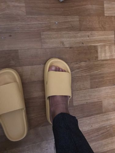 E E. review of Cloud Slides image 1 out of 1