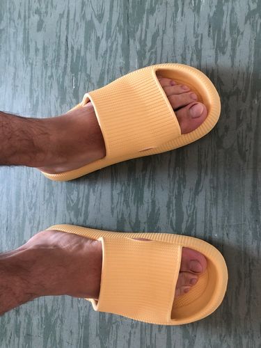 G G. review of Cloud Slides image 1 out of 1