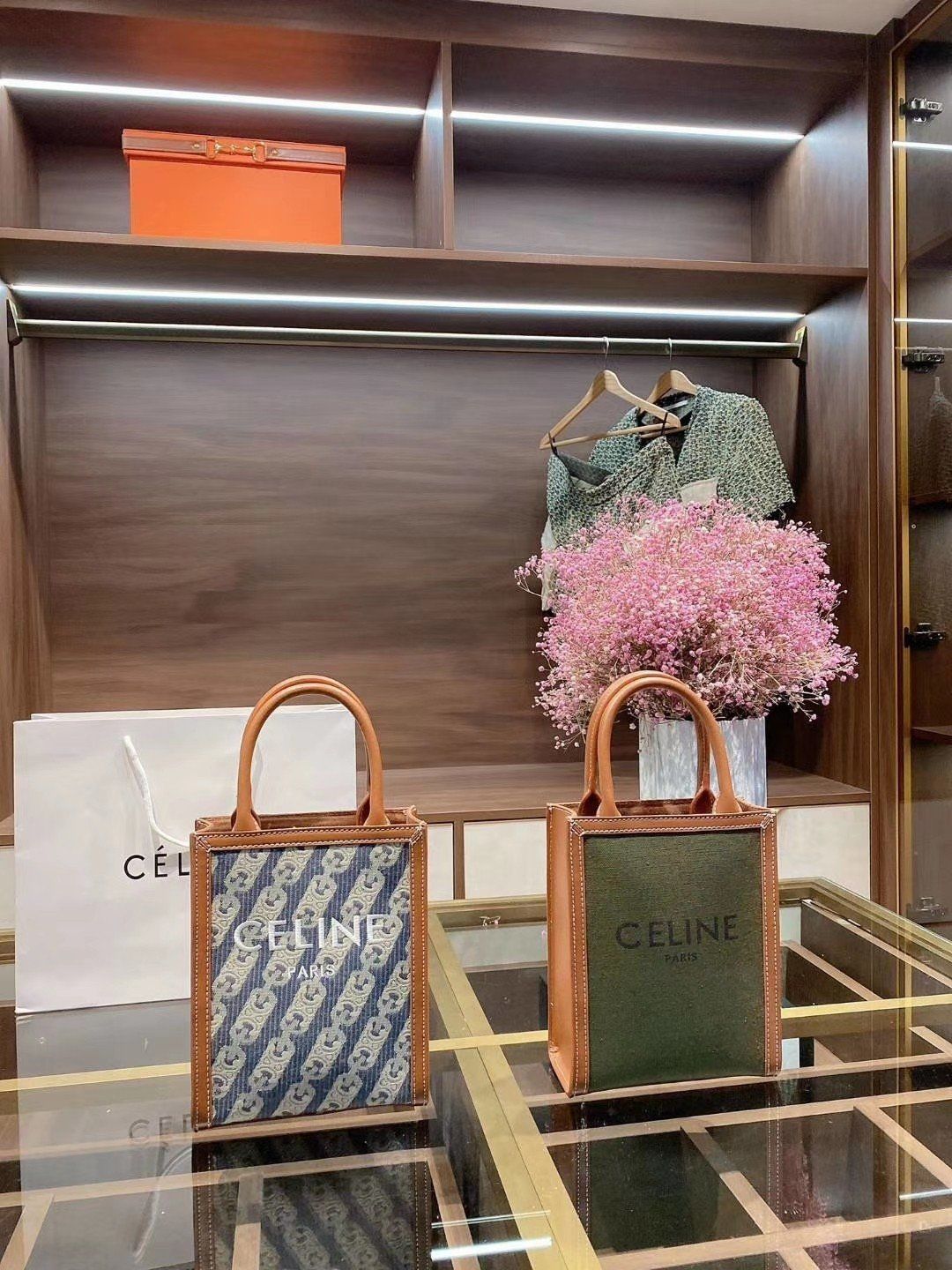 Customer photo review of 【セリーヌ】累積売上総額第１位！ミニ★バーティカル・カバ・トリオンフ