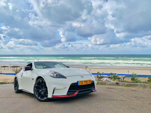 Customer photo review of Nissan 370Z 2009-2020 Apple CarPlay & Android Auto OEM Integration