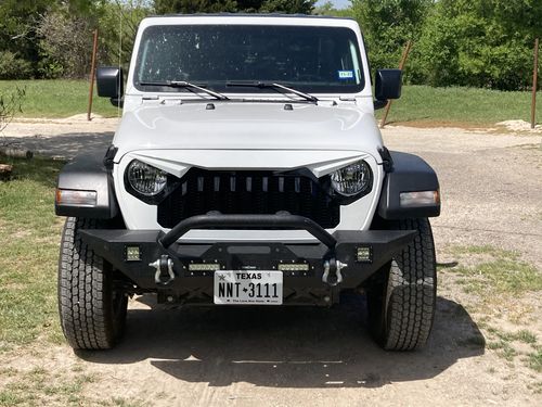 Customer photo review of Gladiator Vader Grille w/ Mesh - Black & White for 18-21 Jeep Wrangler JL & Gladiator JT