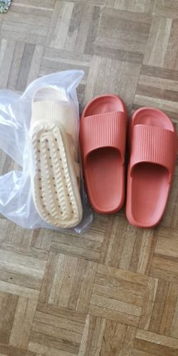 B A. review of Cloud Slides image 1 out of 1