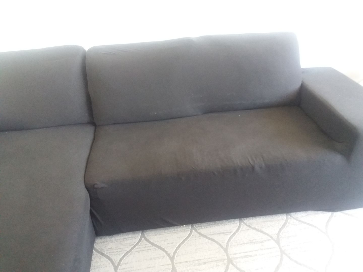 Customer photo review of Noir - Housses Extensibles de Fauteuil et Canapé - La Maison des Housses
