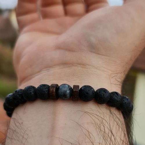 Customer photo review of Vulkanstein Armband