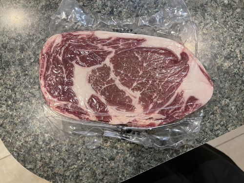 Reseña con foto de un cliente sobre Rib Eye Steak
