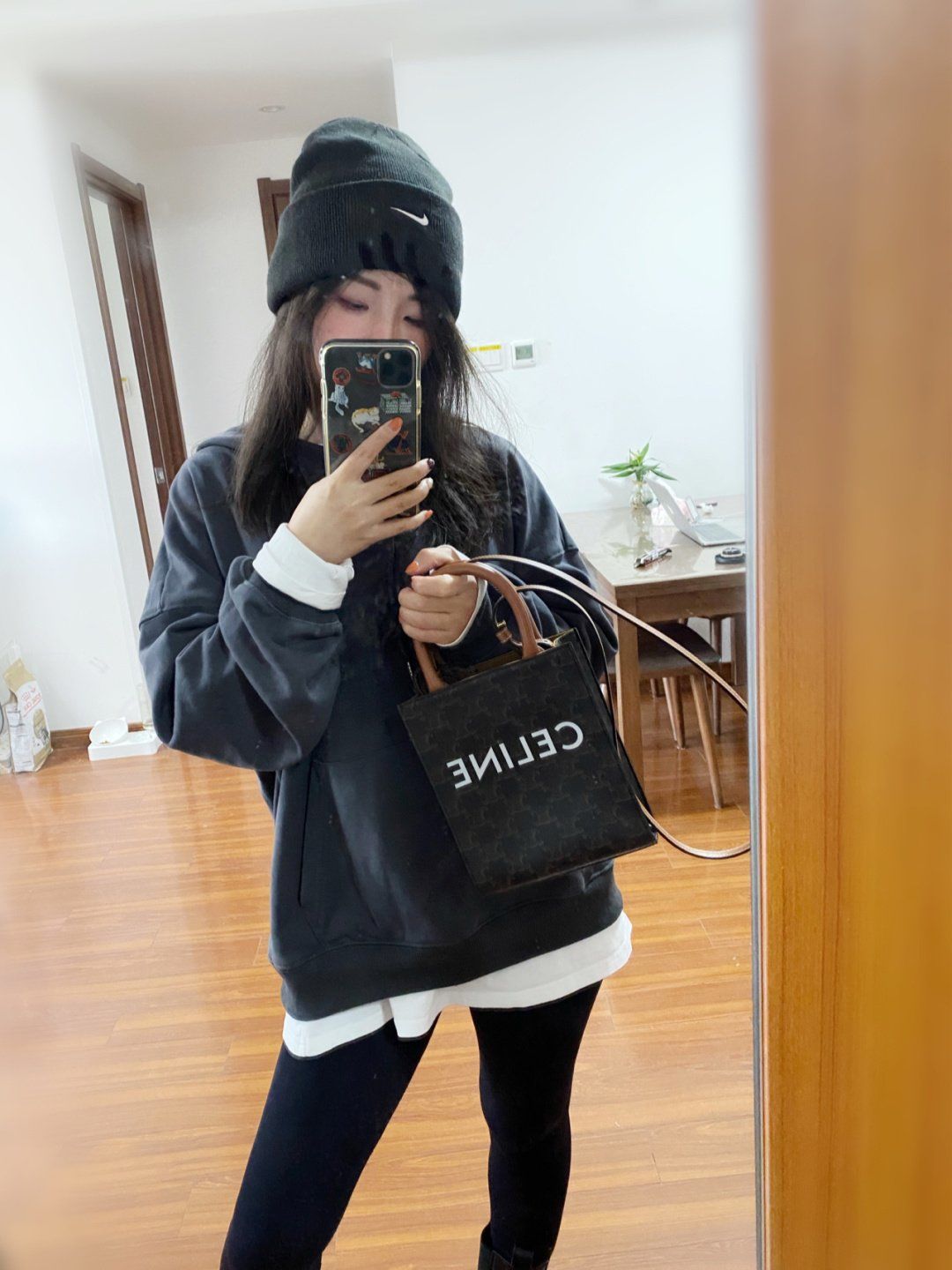 Customer photo review of 【セリーヌ】累積売上総額第１位！ミニ★バーティカル・カバ・トリオンフ