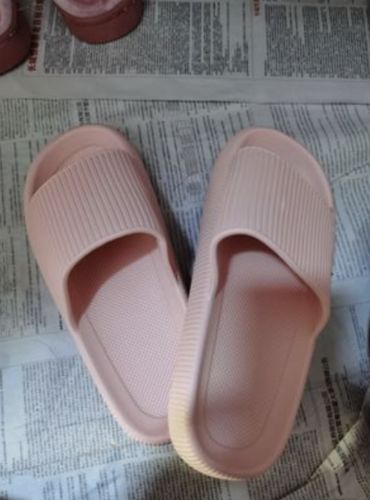 Customer photo review of Vespani Extreme Comfort Slippers
