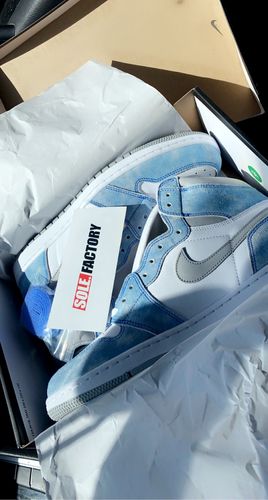 Customer photo review of Air Jordan 1 Retro High OG 'Hyper Royal  Pre Order