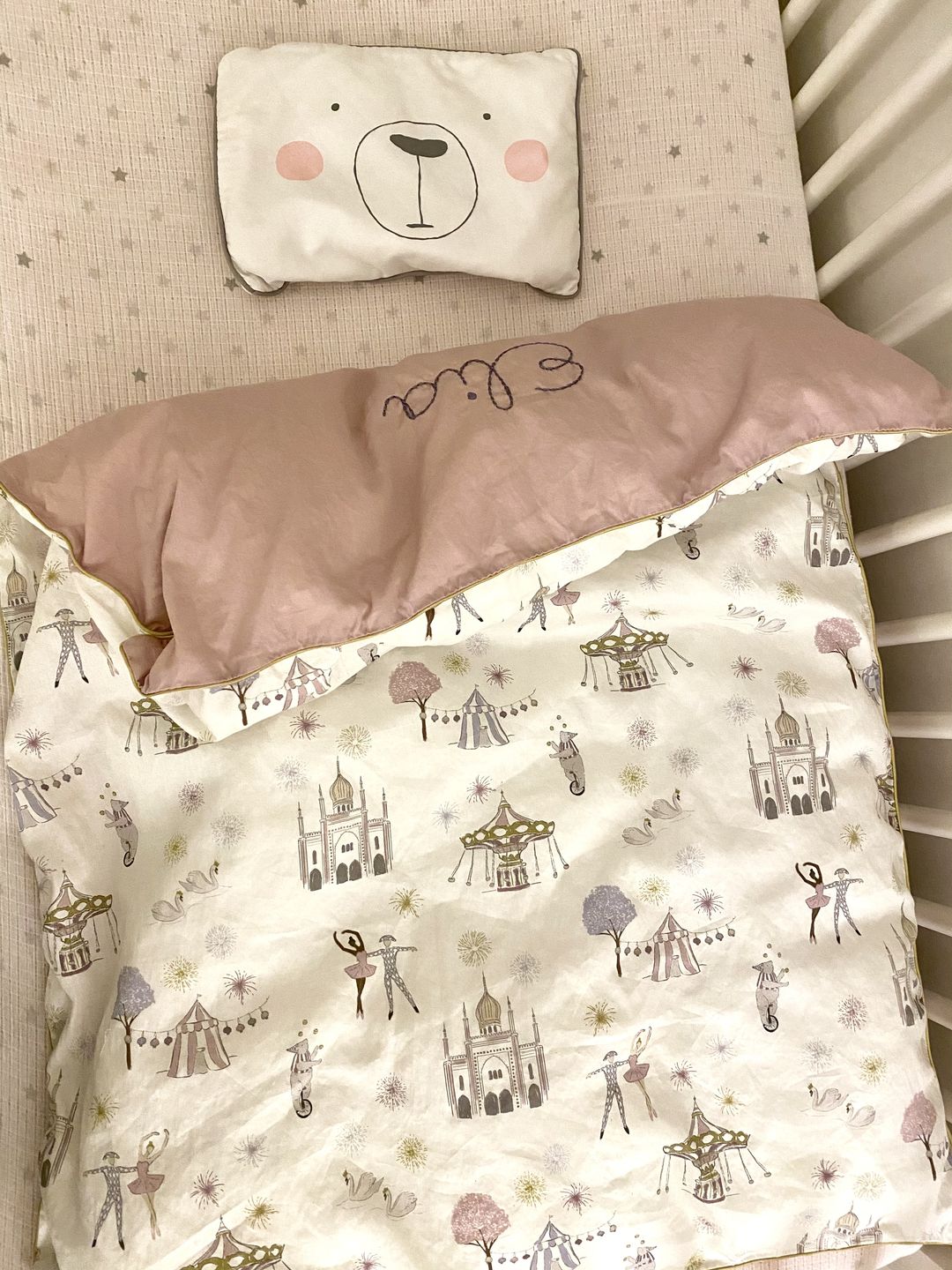 Customer photo review of Adventures in Wonderland Baby Duvet- Rose