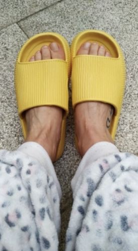 Customer photo review of Vespani Extreme Comfort Slippers