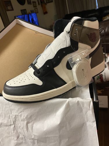 Customer photo review of Jordan 1 Retro High Dark Mocha