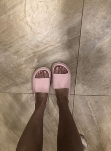 Customer photo review of Vespani Extreme Comfort Slippers