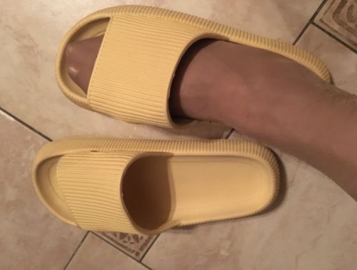 Customer photo review of Vespani Extreme Comfort Slippers