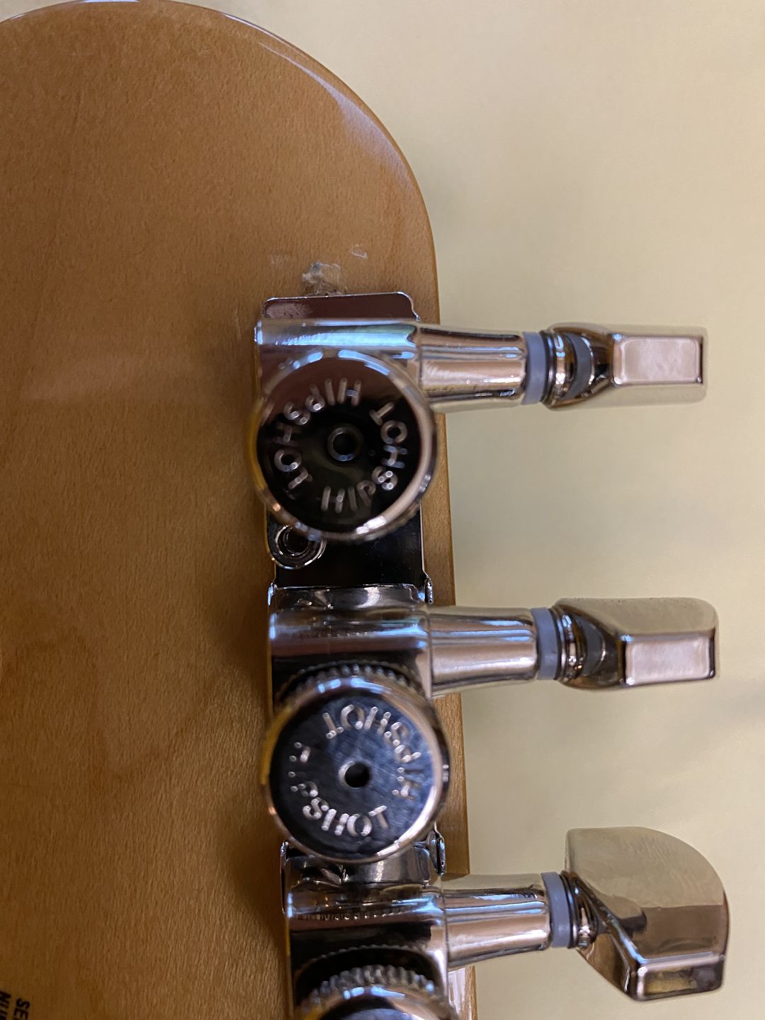 Customer photo review of Vintage Guitar Tuner Upgrade Kit for 6 Inline Headstocks (8.5mm Post Hole)