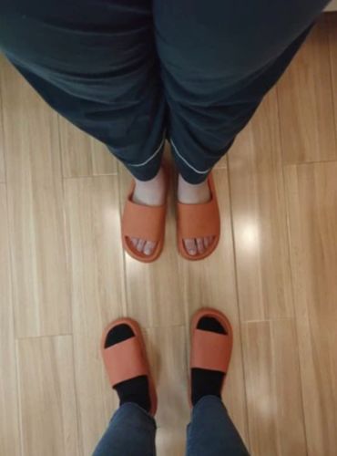 Customer photo review of Vespani Extreme Comfort Slippers