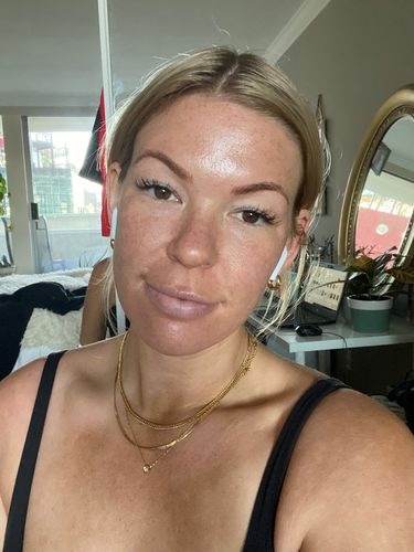 Customer photo review of Gradual Face Tan