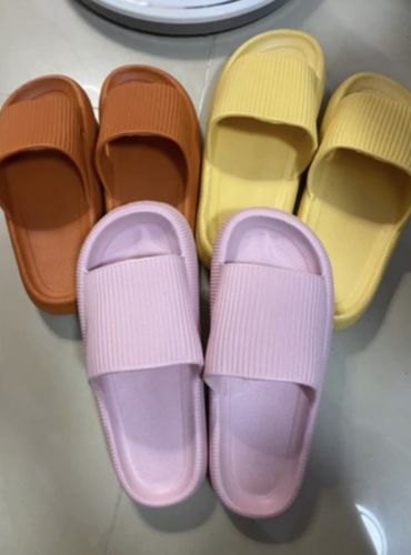 Customer photo review of Vespani Extreme Comfort Slippers