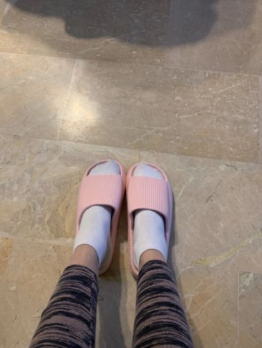 Customer photo review of Vespani Extreme Comfort Slippers