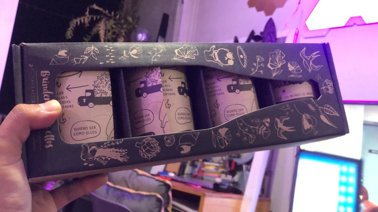 Customer photo review of Brindemos por EllosJuego de 4 Vasos
