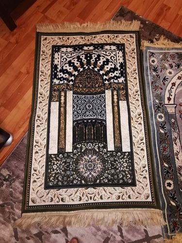 Customer photo review of Standard Mihrab Prayer Rug