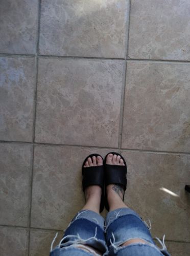 Customer photo review of Vespani Extreme Comfort Slippers