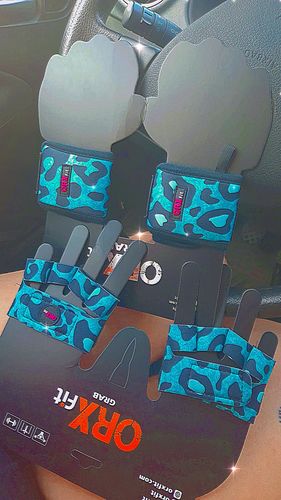 Customer photo review of Guantes Pesas GRAB Print Turquesa
