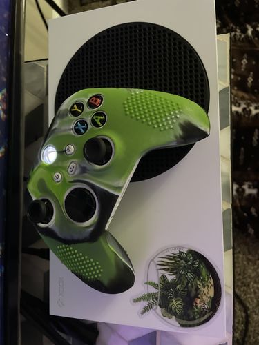 Customer photo review of Mystic Green - XBOX Series X/S Controller Skin