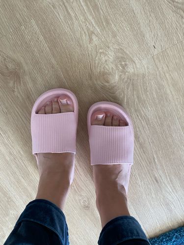 Customer photo review of Women Non-slip Cushion Ultra-soft Slippers