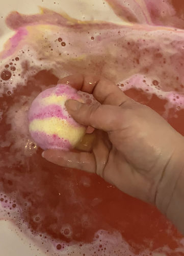 Customer photo review of Snow Fairie Bath Bomb