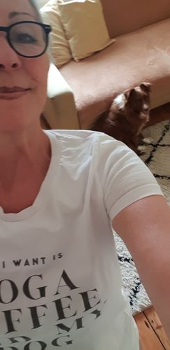 Customer photo review of 100% Organic Damen Shirt »All I want is Yoga, Coffee and my Dog«