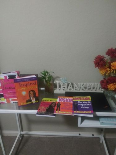 Customer photo review of Read To Suceed: 8 Book Bundle