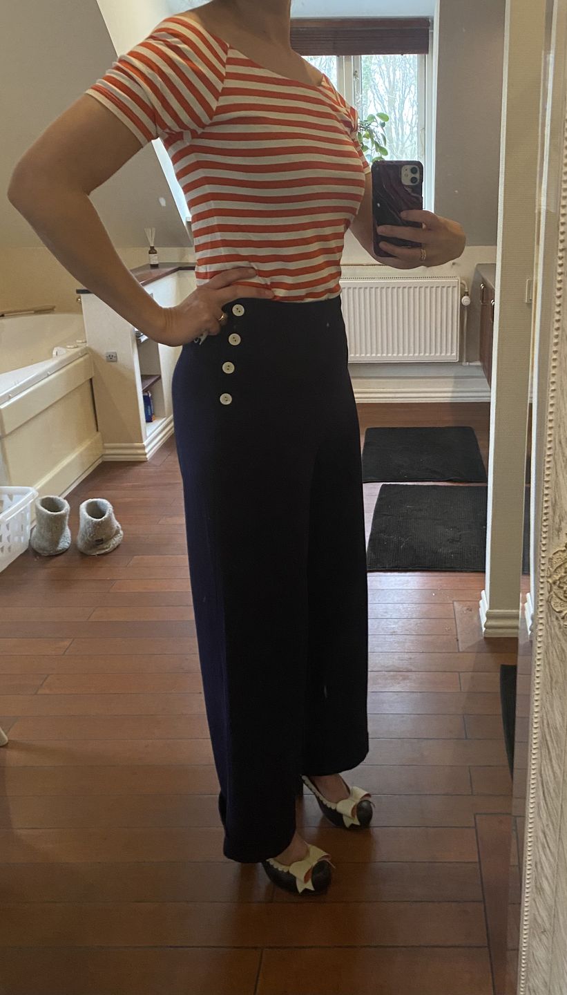 Customer photo review of Højtaljede swing bukser med brede ben i navy blå