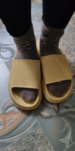 Customer photo review of Vespani Extreme Comfort Slippers