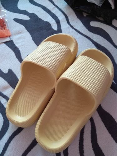 Customer photo review of Vespani Extreme Comfort Slippers
