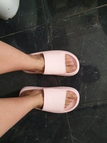 Customer photo review of Vespani Extreme Comfort Slippers