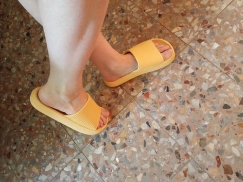 Customer photo review of Vespani Extreme Comfort Slippers