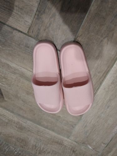 Customer photo review of Vespani Extreme Comfort Slippers