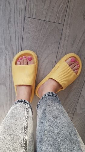 Customer photo review of Vespani Extreme Comfort Slippers
