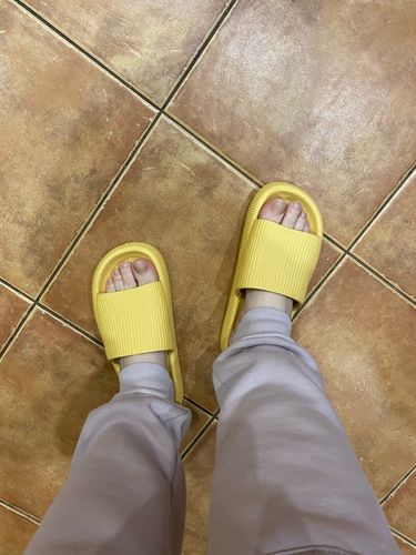 Customer photo review of Vespani Extreme Comfort Slippers