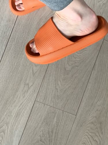 Customer photo review of Vespani Extreme Comfort Slippers