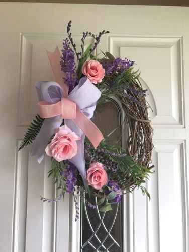 Customer photo review of 16" Oval Grapevine Wreath