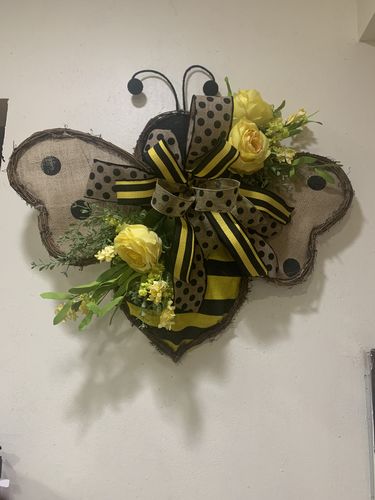Customer photo review of Bumble Bee Door Hanger - Wreath Kit - WK-018