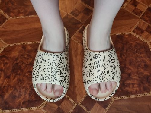 Customer photo review of Graffiti Casual Beach Slippers