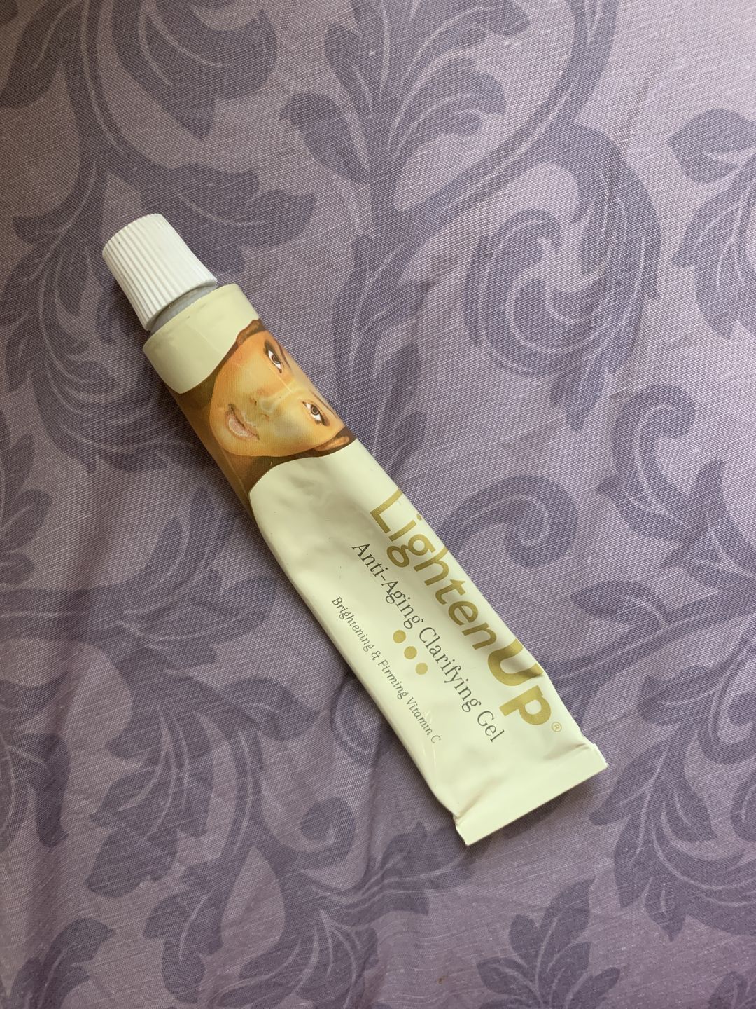Customer photo review of Omic LightenUp Anti-Aging Clarifying Gel - 30g / 1 Oz