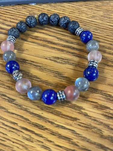 Customer photo review of 15.25" 8mm AA natural grey Labradorite stone round beads
