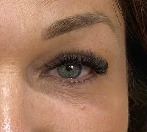 Customer photo review of 0.07 Easy Fan Russian Volume Cashmere Lashes (16 lines)